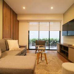 w* Monochromatic 2BR w Terrace in Miraflores