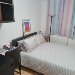 Exclusive Luxurious Double Bedroom in a Beautiful Shared Flat Close to Transit & Grocery Stores
