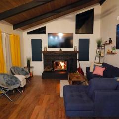 Beautiful Renovated Cozy Forest Home with Hot Tub in Crestline