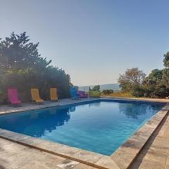 Spacious house with pool in Castellet