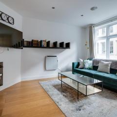 Lovely Charing Cross Apartment