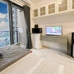 Cozy Studio Skyhouse Apt near ICE BSD with pool & Gym by 2ndHome