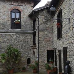 Il borgo come in un castello