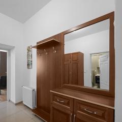 Charming One-Bedroom Apartment Near Millennium