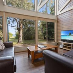 Omeo - Waterfront Retreat