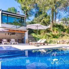 Spacious Villa Santa Fe - private pool, big garden and A/C close to Sitges