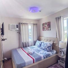 Fully 2br 8Spatial Condo Maa with netflix, poolwifi