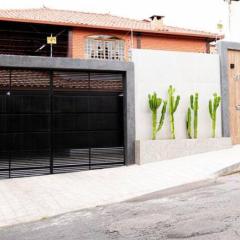 Casa Enorme com Piscina, Sauna e Área para Festas