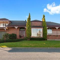 Federation Style 4 bedroom House with Ocean View