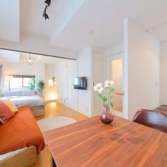 【道頓堀・心斎橋8分、京都奈良の周遊も便利】駅まで30秒｜買物グルメ｜35㎡｜長期｜グループ｜家族