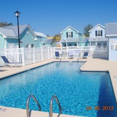 Contemporary 2-BR cottage, 2 Blocks to Beach