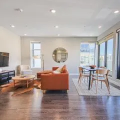 Hollywood Escape! Elegant 2BR 2BA Rental