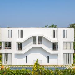 La Zorita, Luxurious 3 BHK with Private Pool, 10 mins from Anjuna Beach, Kitchen, Security, Terrace, Patio