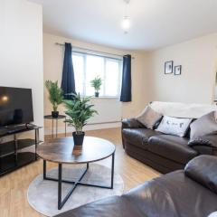 18FWC, 2 Bedroom, Sleeps 4, Town Centre Location, Secure Parking