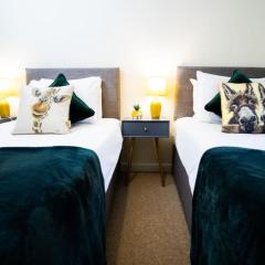 Brunel Apartment, Sleeps 4, 2 Bedrooms, Free parking, Long stay disc