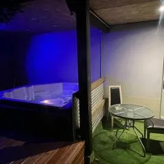 Le gîte du cavalier au cœur de la Forêt/jacuzzi