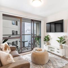 Central 3BR Full Kitchen & Amenities Zodiak Stays