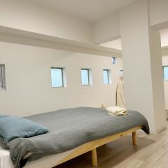 Shinjuku Kabuki Youth Hostel#New Sunshine Room#50 second walk from Higashi Shinjuku subway#Automatic locking door at entrance#新宿1