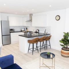 Ocean Side with Free Parking By My Getaways