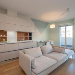 Elegante e luminoso appartamento con box auto a pochi passi da metropolitana M4