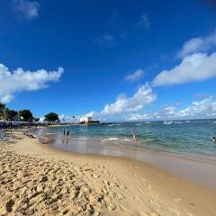 Quarto, sala, cozinha e banheiro, ar condicionado, á 2 minutos da praia do porto da barra-203-46