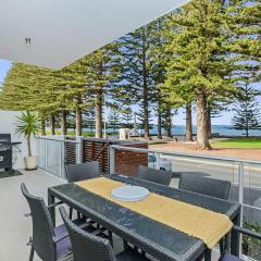 Luxury beachfront apartment at The Breeze - Free Wifi