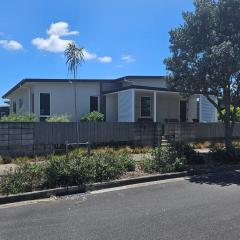 The Kiwi Beach Retreat