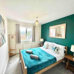 Folkestone 3 Bedroom home just off M20 in central area private parking