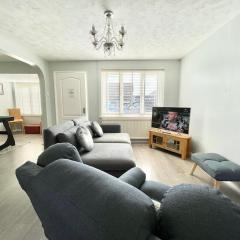 Large home with parking, shops, resturants lovely area wt parking and garden