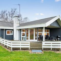 Nice Home In Ebeltoft With Sauna