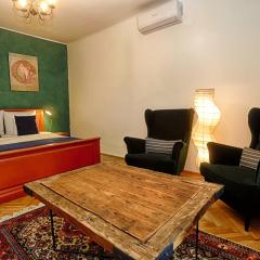 Union Square Apartment by NUX