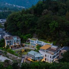 Zhangjiajie Rock language art hotel-Free pick up service
