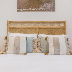 Malo - Three-Bedroom Beachside Escape in Agnes Water, with Heated Communal Pool