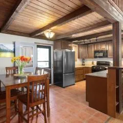 Summit Mountain Lodge and Steakhouse