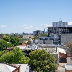 Modern 2B Apt with Views Near Swinburne University