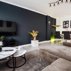 bold & black - balcony - Netflix - Wifi - 5 Person