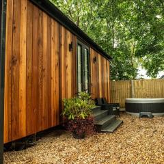 Dinas Lodge with private hot tub