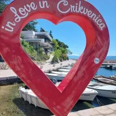 Preiswertes Familienapartment nur 100 Meter zum Strand mit privater Terrasse