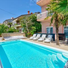 Traumhaftes Penthouse nur 400 Meter zum Strand mit beheizbarem Pool, Meerblick, Babybett, Grill