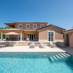 Beeindruckende Villa mit Panoramablick, Privatpool, Tischtennis, Tischfussball, Spielplatz, Babybett