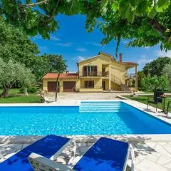 Malerisches Apartment in der Natur mit Pool, Outdoor-Kueche, BBQ, Spielplatz