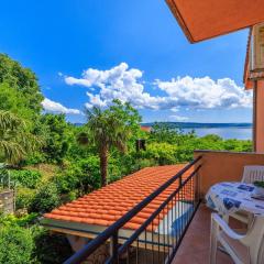 Charmantes Apartment nur 600 Meter zum Strand mit Meerblick, Holzkohlegrill, WiFi