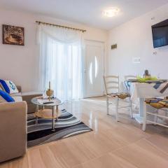 Renoviertes Apartment mit Meerblick, Fitnessraum, Babybett, Grillbereich