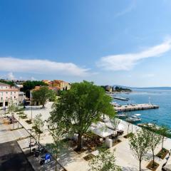 Atemberaubendes Apartment direkt am Meer mit privater Dachterrasse, eigener Galerie, WiFi