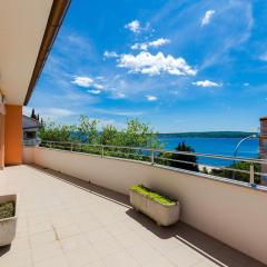 Idyllisches Apartment nur 400 Meter zum Sandstrand mit Meerblick, WiFi und Privatparkplatz