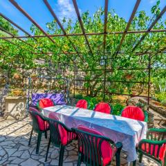 Charmantes Apartment nur 250 Meter zum Sandstrand mit privater Terrasse, Liegen, Grill