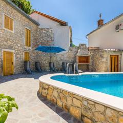 Mediterranes Steinhaus mit grosser Terrasse, Aussendusche, Privatpool, Babybett, Waschmaschine