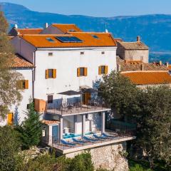 Beeindruckendes Apartment mit Panoramablick, Pool, Privatparkplatz, Grill