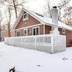 8 Mi to Big Boulder Mountain Cabin with Decks!