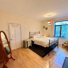 Cosy Cottage in Historic Halifax